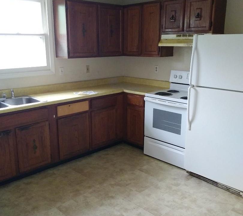 2nd image of 99 Malletts Bay Ave APT 5