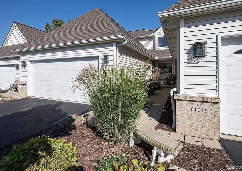 1st image of 61018 Evergreen Ct #1
