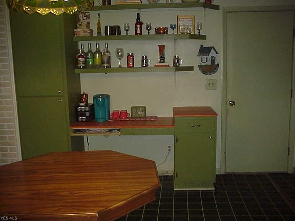 5th image of 671 Lakeview Dr