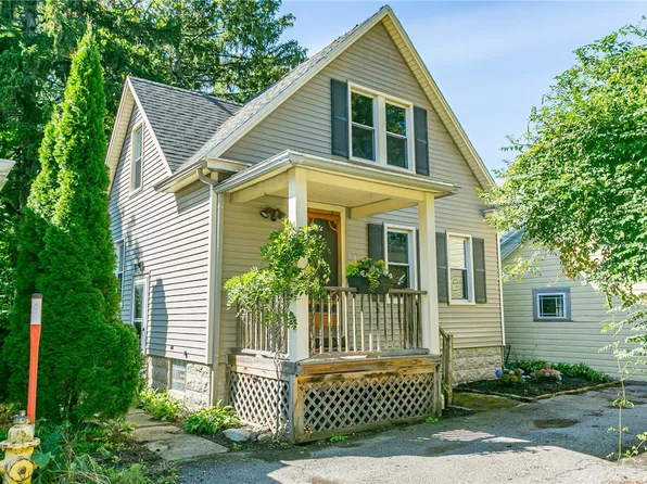 5 Blakeney Pl, Rochester, NY 14620