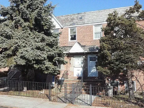 7345 52nd Dr, Maspeth, NY 11378