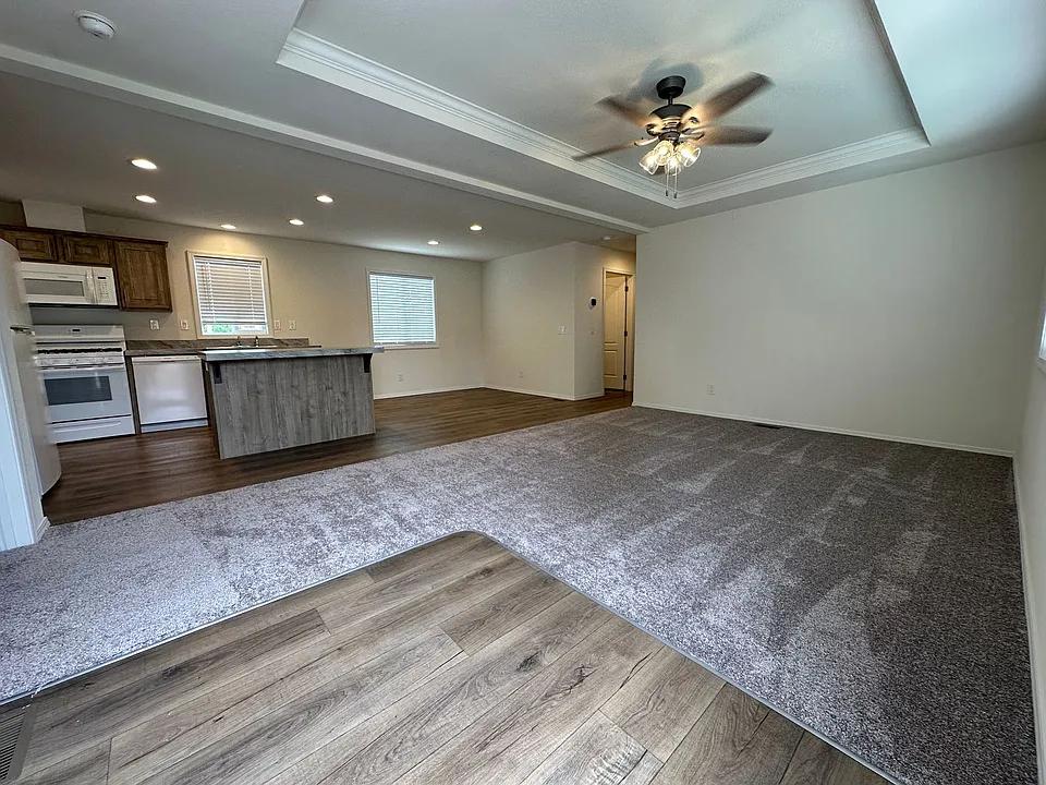 212 Las Flores Ave