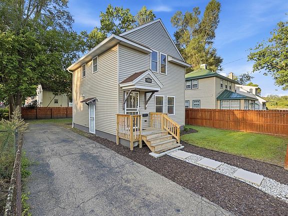 2nd image of 516 Lay Blvd