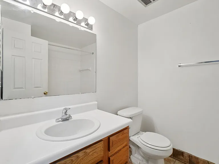 Creekside Apartments — Photo 18