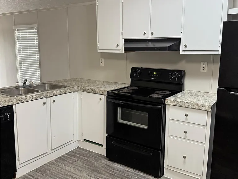 211 Antilles Dr — Photo 4