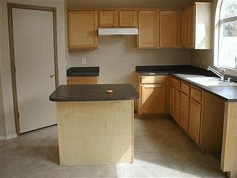 3rd image of 1015 E La Salle St