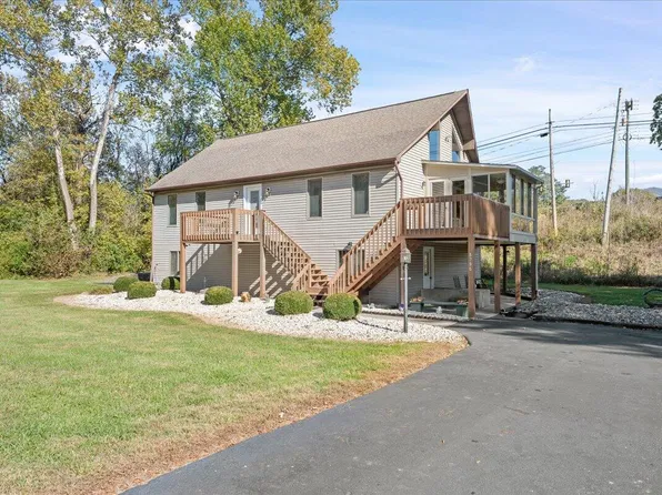 8796 Roanoke Rd, Elliston, VA 24087
