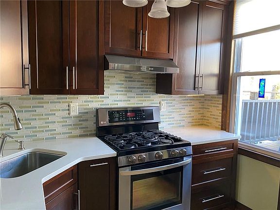 4th image of 413 Greenwood Ave