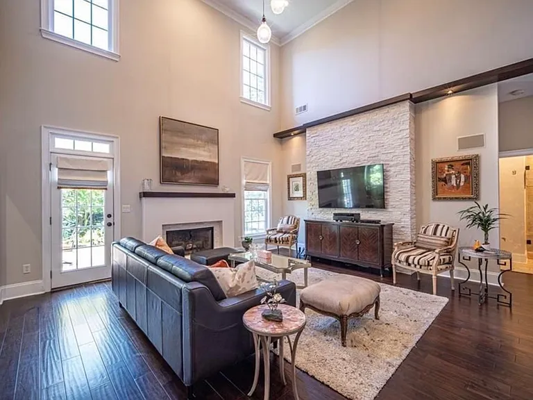 415 Wembley Cir — Photo 6