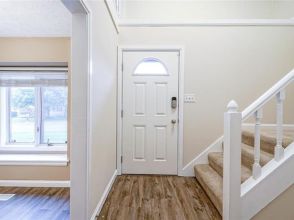 2nd image of 5931 Highgate Cir E
