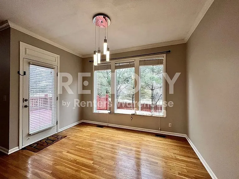15861 Linden St — Photo 16