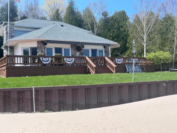 364 Harborview St, Harrisville, MI 48740