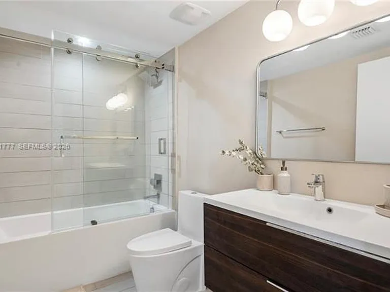 9940 W Bay Harbor Dr #5F — Photo 14