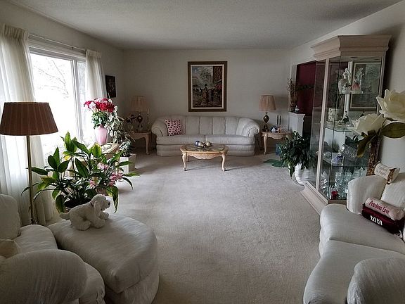 4th image of 12732 Harney St