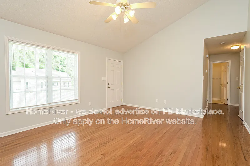 3 bed, 2.0 bath, 1121 sqft, $1,725 — Photo 3