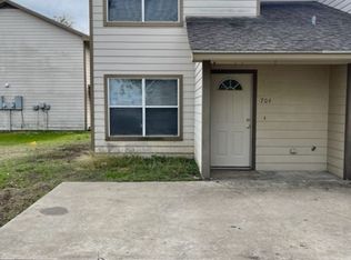 704 E Whitson St, Moody, TX 76557