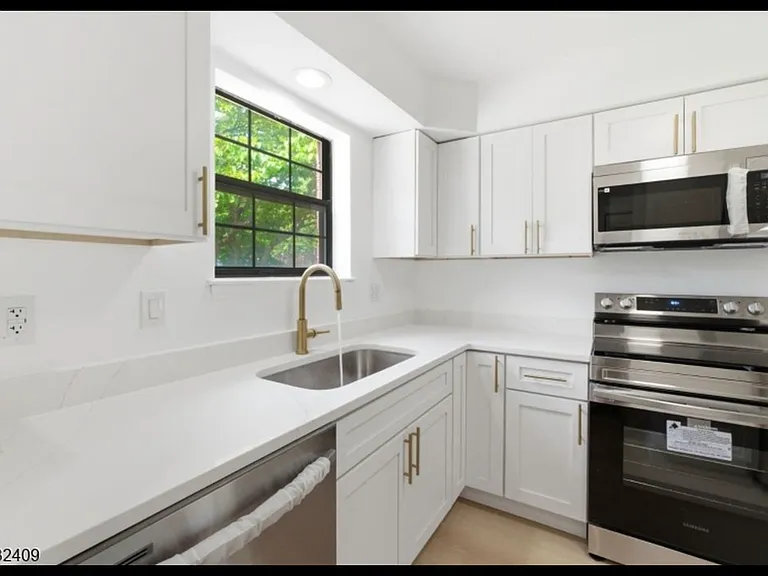 Daniel Ct — Photo 2