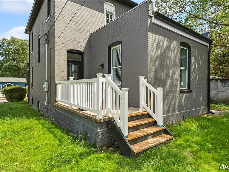 221 N Jackson St — Photo 18