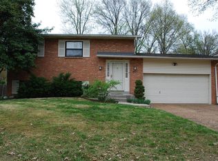 8834 Pardee Rd, Saint Louis, MO 63123