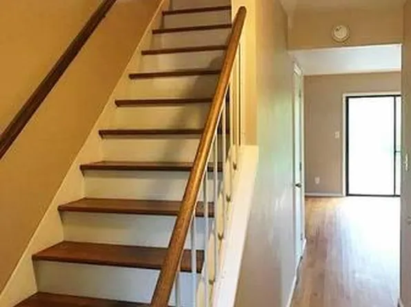 5054 N Pawnee Trl, La Porte, IN 46350