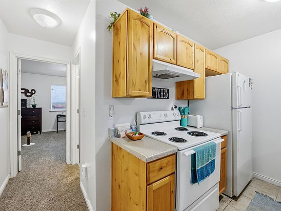 4th image of 811 S Main St