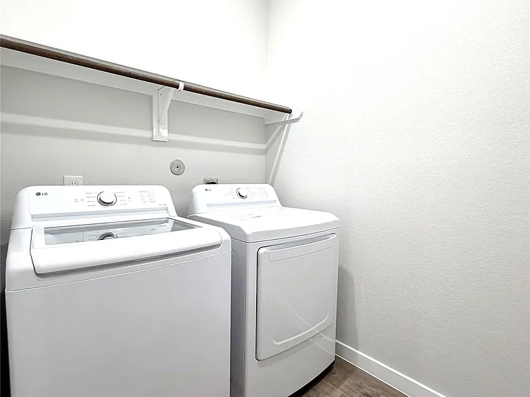 533 Shoreview Dr — Photo 12