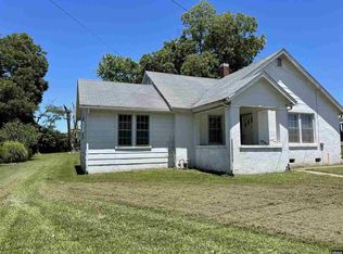 102 College Hts, Greenfield, TN 38230
