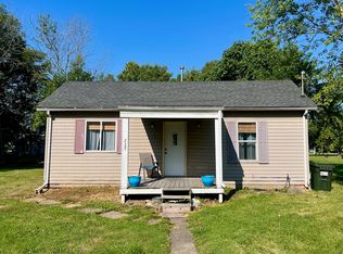 227 S Hazel St, Oakland, IL 61943