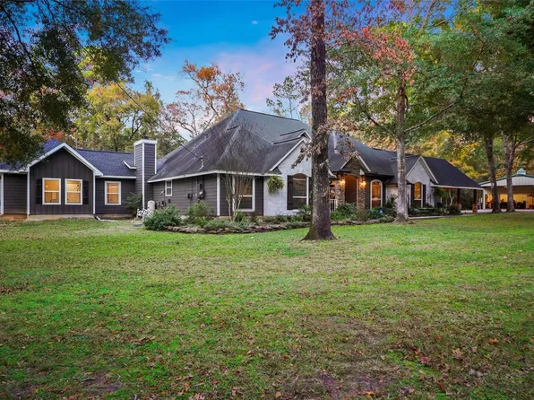 11 W Lake Forest Ct, Conroe, TX 77384