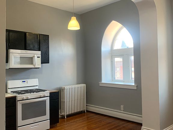 2nd image of 1121 Saint Paul St