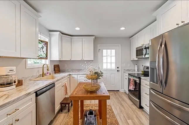 414 Roberts St — Photo 14