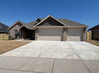 1904 Charles St, Pea Ridge, AR 72751