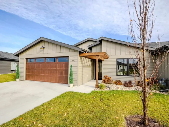 3912 Dorothys Ln, Spirit Lake, IA 51360