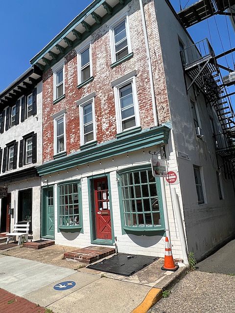 1st image of 117 Farnsworth Ave APT 2