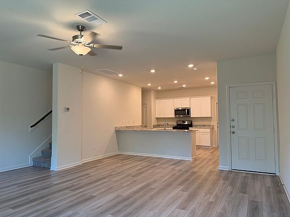 4th image of 229 Marsh Ln