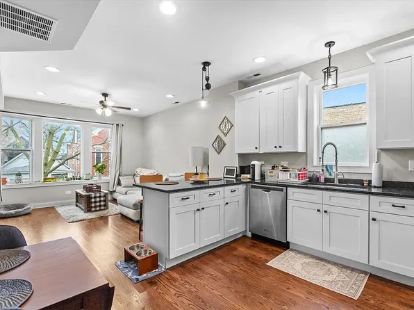 2418 W Medill Ave #2, Chicago, IL 60647