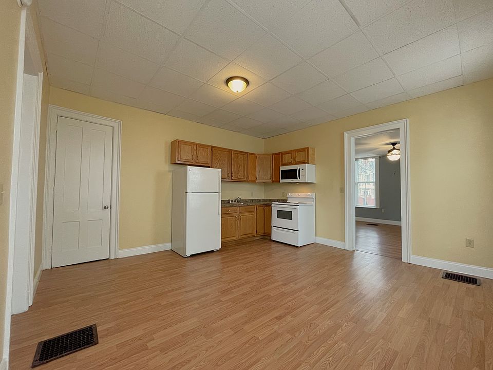 Kitchen/ Living Room