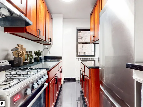 315 East 56th Street image 5 of 11