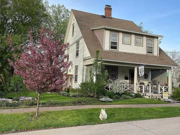 214 Adams St, Galena, IL 61036