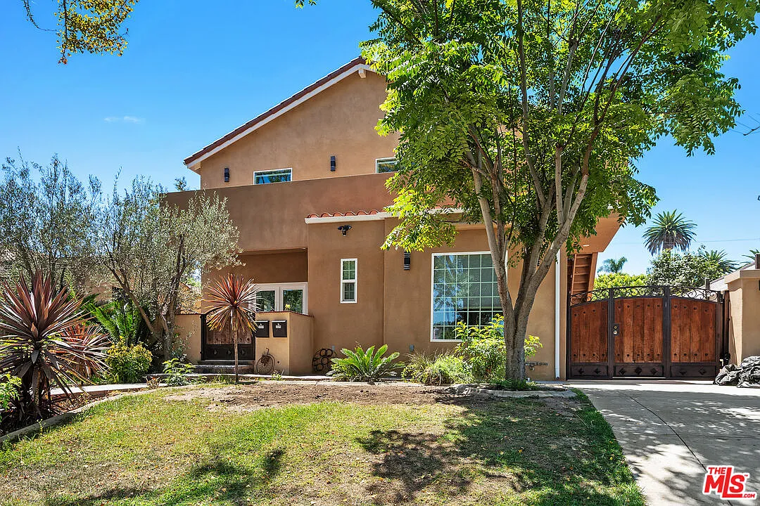 2 bed, 2.0 bath, 800 sqft, $4,600 — Photo 1
