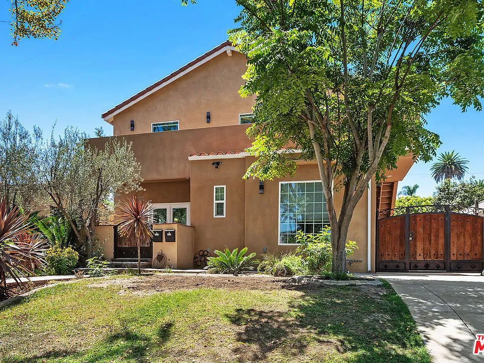 2329 Selby Ave