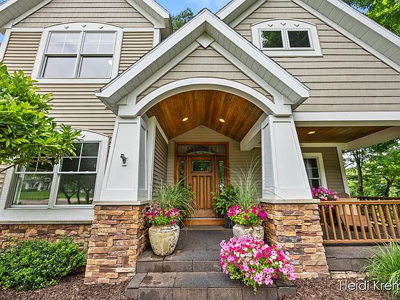 3rd image of 5069 Clear Springs Dr SE