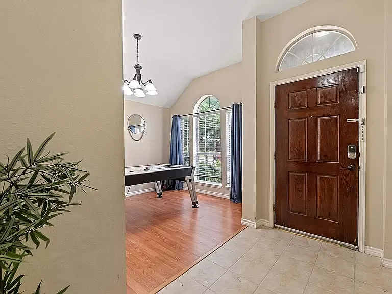 10309 Belfort Dr — Photo 2