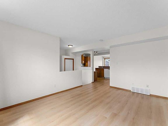 5th image of 108 S Everstone Rise SW