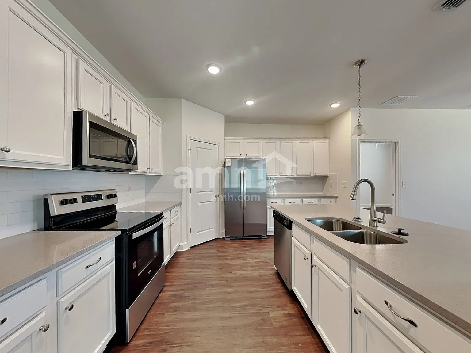 3 bed, 2.0 bath, 1700 sqft, $2,160 — Photo 4