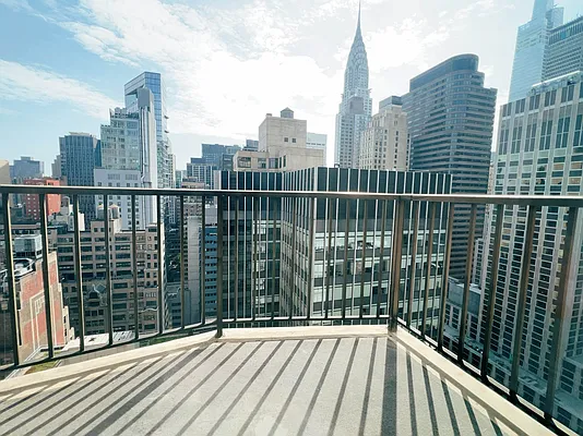 Rented by SERHANT. | media 11