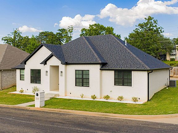 5th image of 2904 Lismore Ln