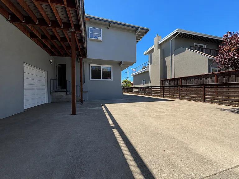 653 Bayview Dr — Photo 5
