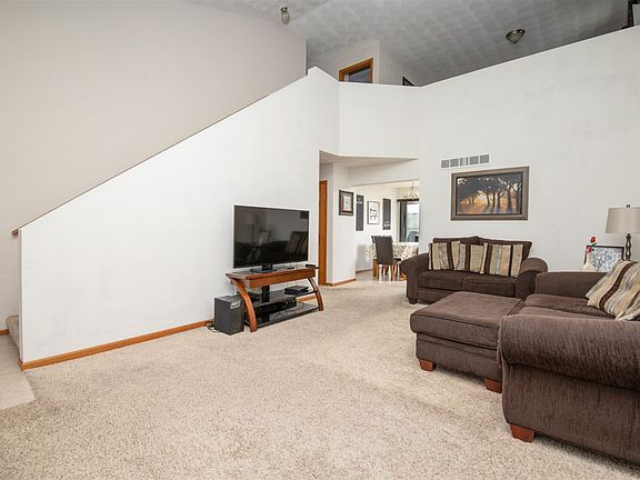 5th image of 3073 Warwickshire Dr