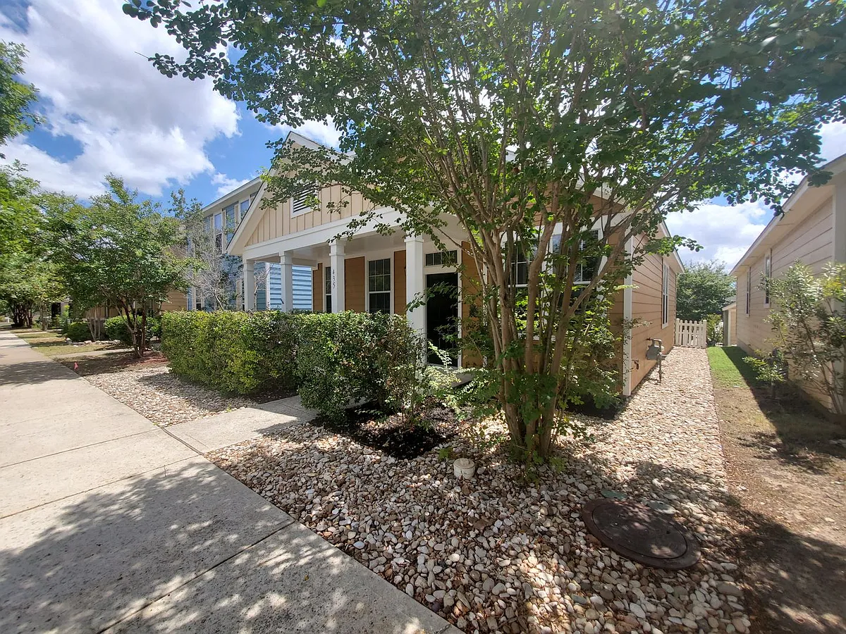 Building Photo - 435 McGarity